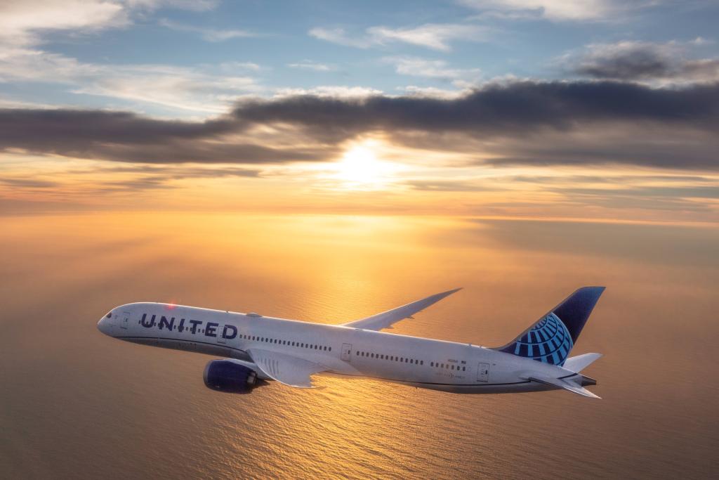 United Airlines 787